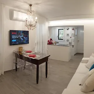  Apartment La Bouganville Italy